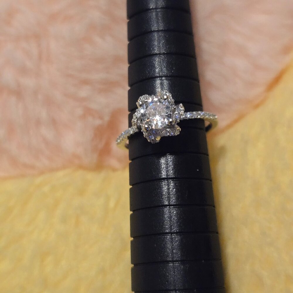 New Silver PlatedRose Flower Inlaid with Shining Zirconia SZ6